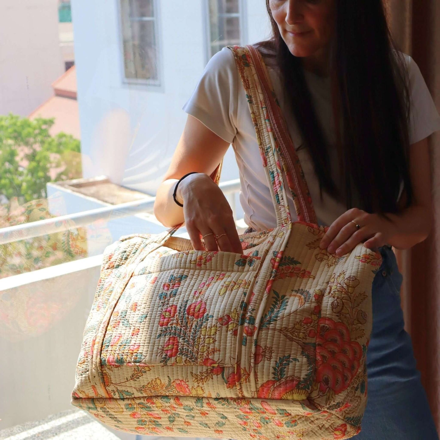 Sac Week-end ou à langer Lola.LOLAV2003.Couleur: Corail Floral