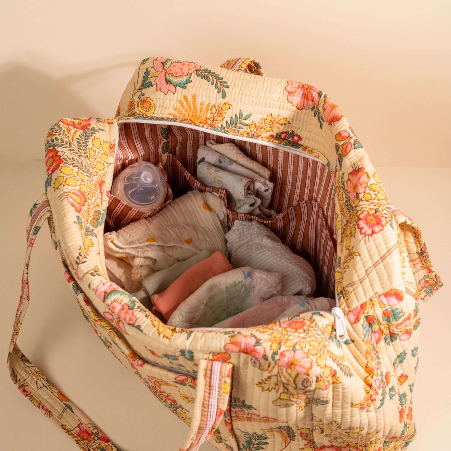 Sac Week-end ou à langer Lola.LOLAV2003.Couleur: Corail Floral