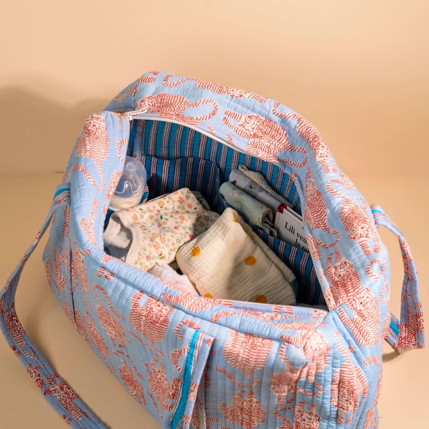 Sac Week-end ou à langer Lola.LOLAV2003.Couleur: Corail Floral