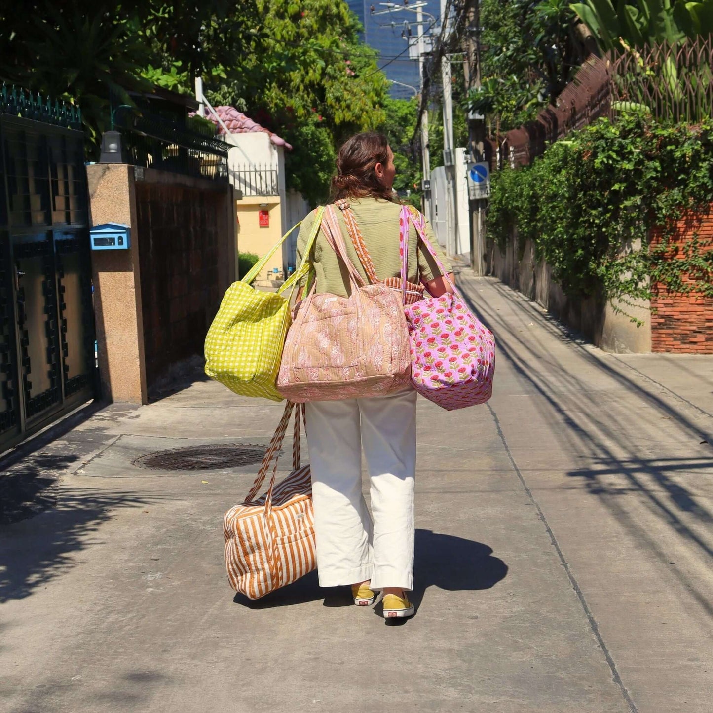 Sac Week-end ou à langer Lola.LOLAV2003.Couleur: Corail Floral