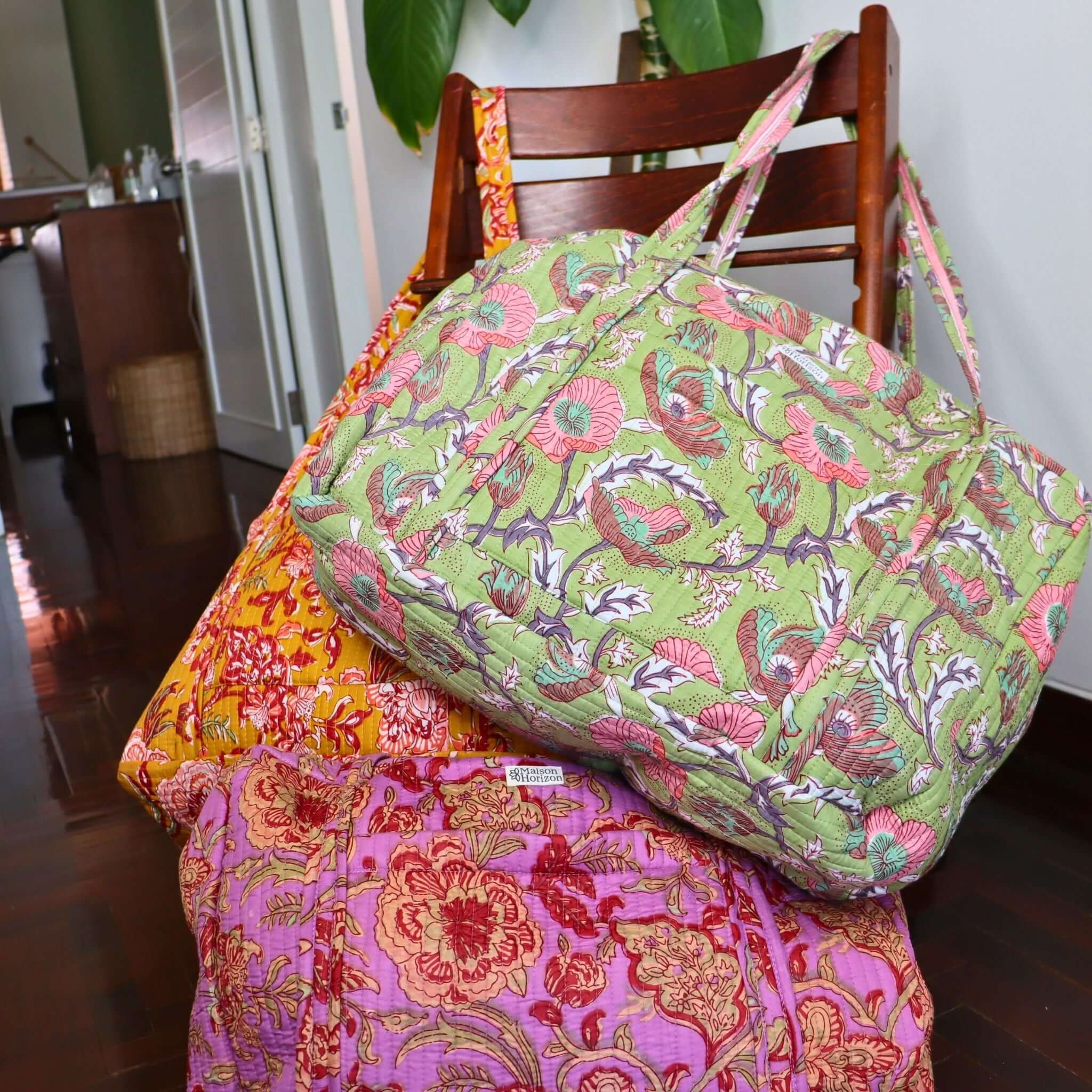 Sac Week-end ou à langer Lola.LOLAV2003.Couleur: Corail Floral