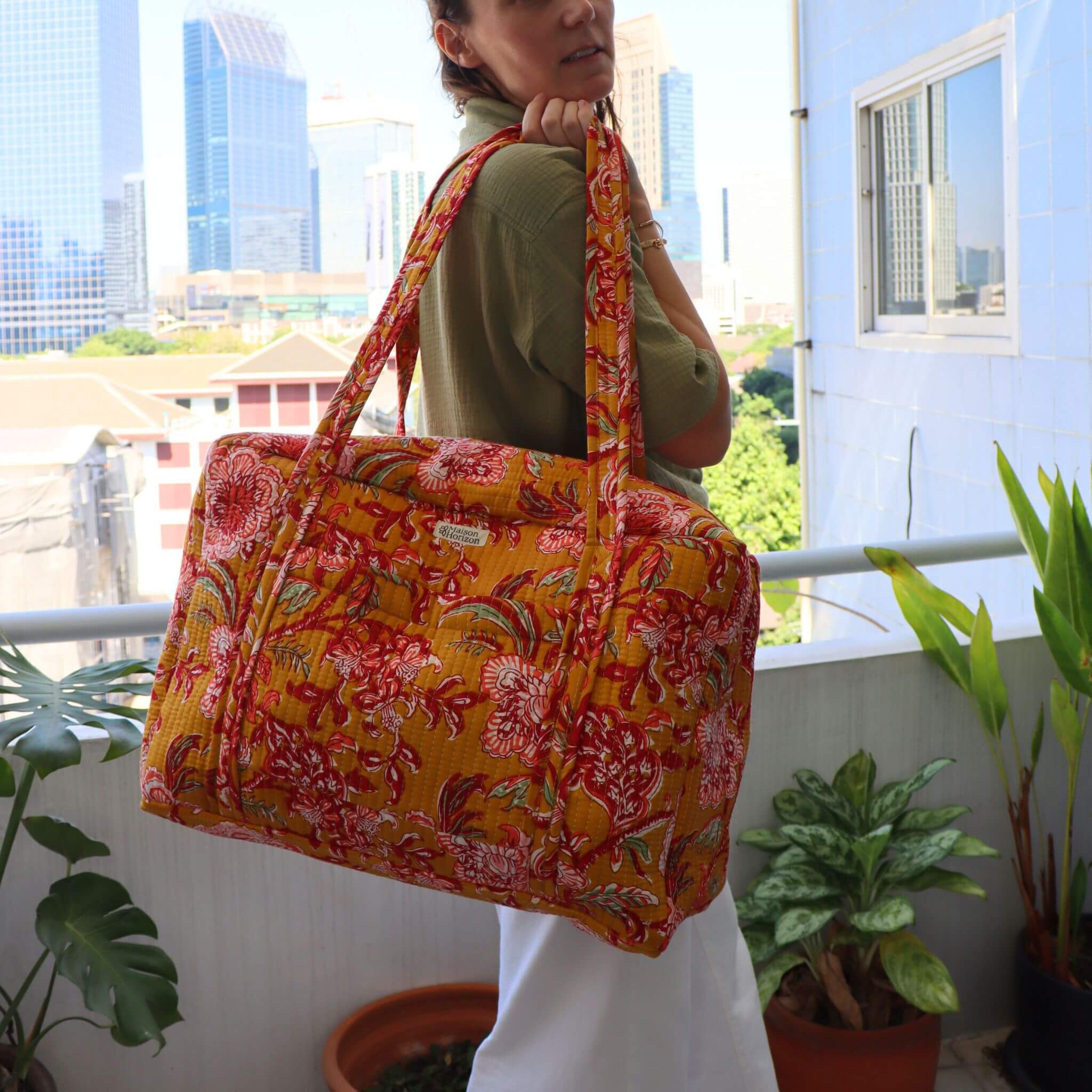 Sac Week-end ou à langer Lola.LOLAV2003.Couleur: Corail Floral