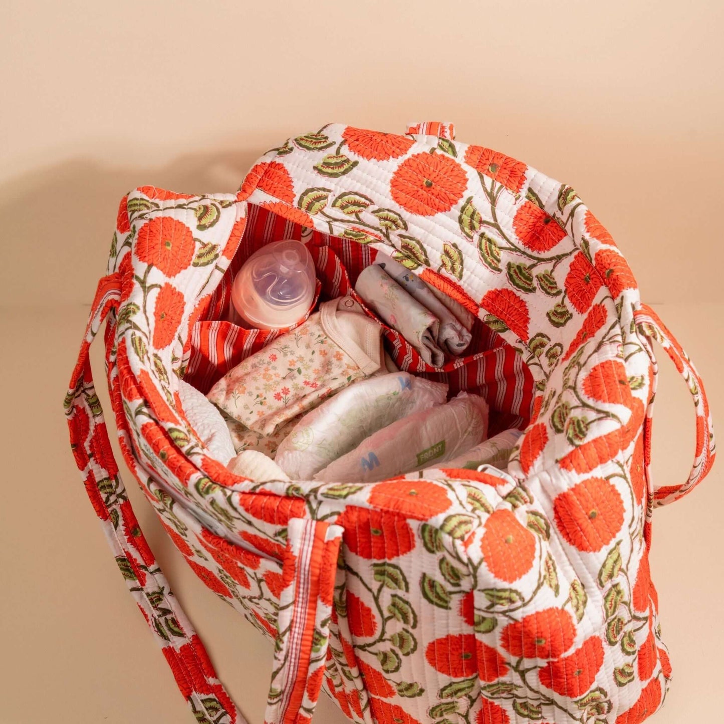 Sac Week-end ou à langer Lola.LOLAV2003.Couleur: Corail Floral