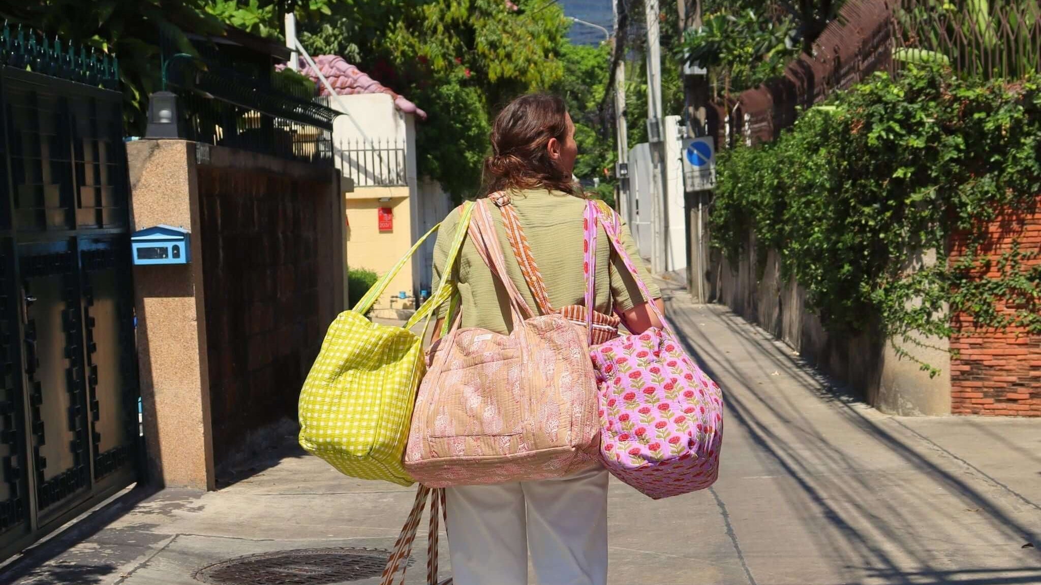 Sac Week-end ou à langer Lola.LOLAV2003.Couleur: Corail Floral