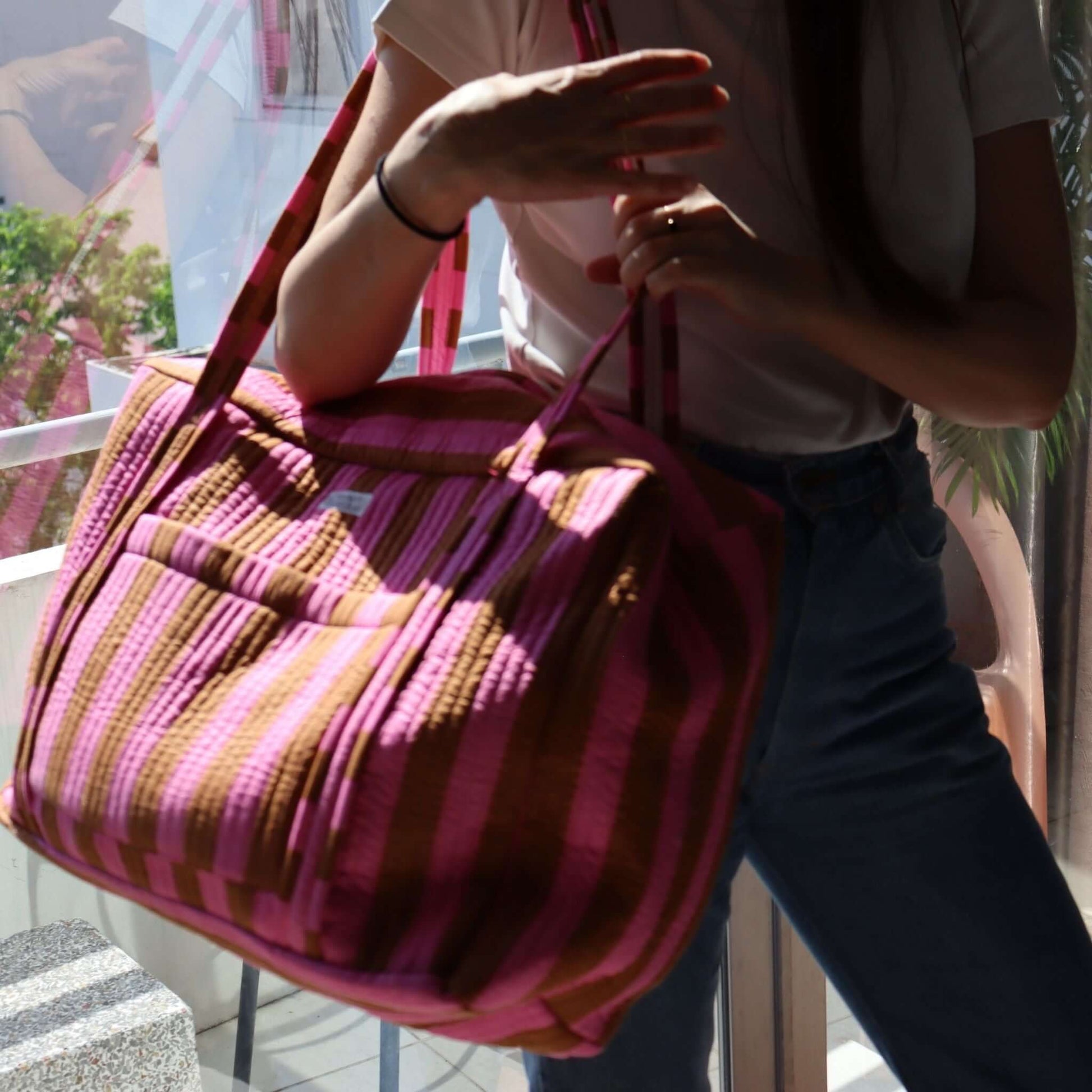 Sac Week-end ou à langer Lola.LOLAV2003.Couleur: Corail Floral