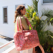 Sac Week-end ou à langer Lola.LOLAV2003.Couleur: Corail Floral